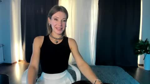 Mia online show from August 3, 4:22 am