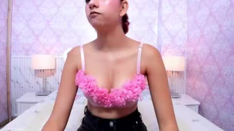 Mia online show from June 11, 12:08 am