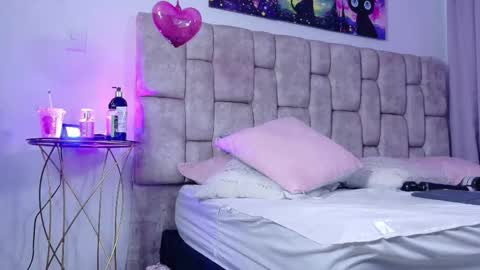 miablumm_ online show from February 24, 11:25 pm