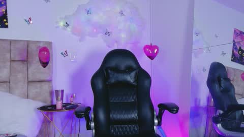 miablumm_ online show from March 19, 6:23 pm