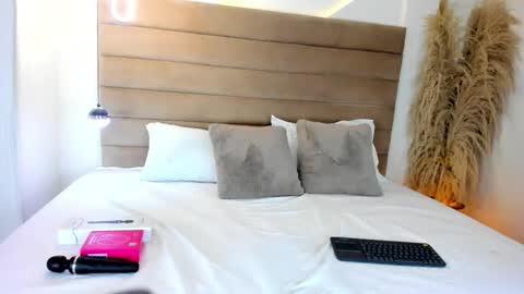 Snapshot of miacamille chatting on March 16, 6:56 pm Mia Camille online show from March 16, 6:56 pm