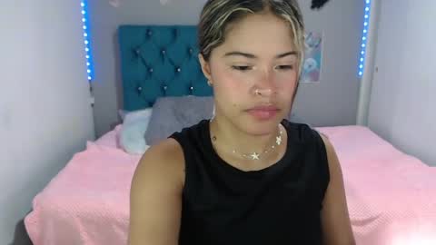 miacumgirl online show from June 3, 12:30 pm