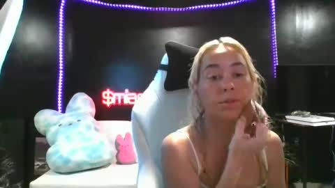 Snapshot of miaellababy chatting on October 27, 12:47 am miaellababy online show from October 27, 12:47 am