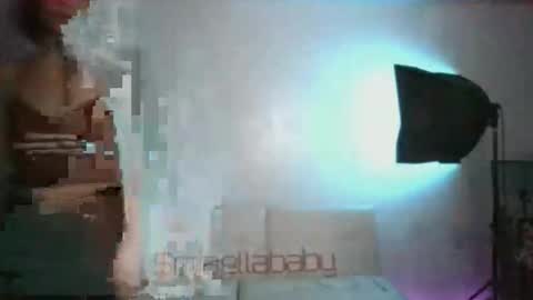 Snapshot of miaellababy chatting on February 10, 2:15 am miaellababy online show from February 10, 2:15 am