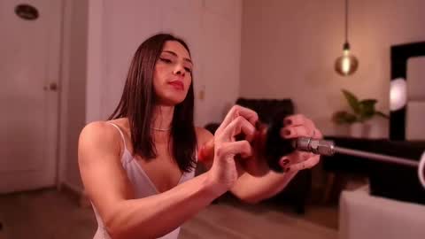 Mia online show from March 29, 11:10 am