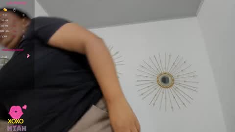 Miah Collins online show from December 22, 7:33 pm