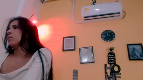Snapshot of miajuice18 chatting on July 19, 1:20 am mia online show from July 19, 1:20 am