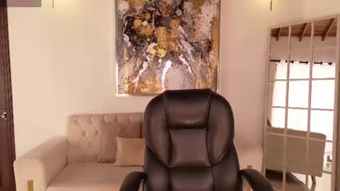 Snapshot of mialaurence_ chatting on June 27, 6:57 pm Call me Mia online show from June 27, 6:57 pm