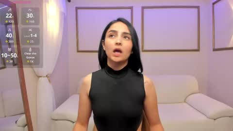 mialiore_ online show from June 1, 12:29 pm