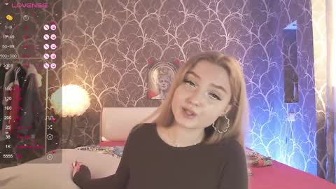 Mia online show from April 10, 3:28 pm