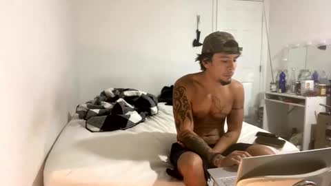 miamiclos1 online show from February 6, 2:42 pm