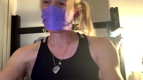 Snapshot of miamitransgirl305 chatting on February 24, 4:43 am miamitransgirl305 online show from February 24, 4:43 am