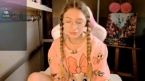 MiaMoon online show from May 25, 5:46 am