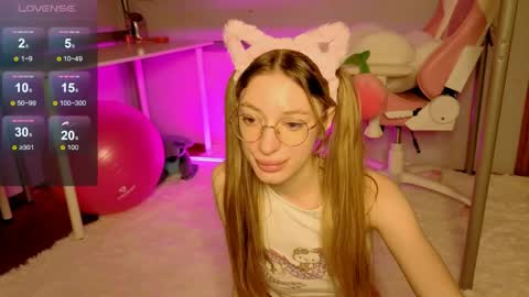 Snapshot of miamooonn chatting on June 10, 5:56 pm MiaMoon online show from June 10, 5:56 pm