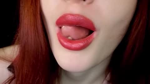 Snapshot of miarouge_me chatting on February 4, 4:51 am Mia online show from February 4, 4:51 am