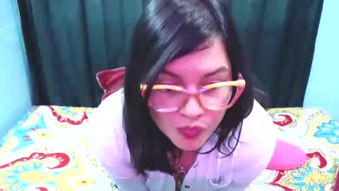 mia online show from June 6, 11:04 am