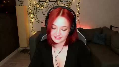 Snapshot of miaselene_ chatting on June 18, 1:50 am Mia Selene online show from June 18, 1:50 am