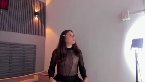 MIA SinCLAIRE online show from July 29, 2:26 pm
