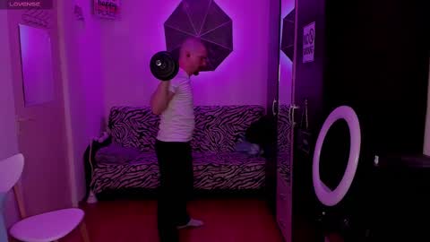 Snapshot of michael_wolfborn chatting on March 4, 2:53 pm Michael online show from March 4, 2:53 pm