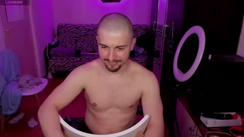 Snapshot of michael_wolfborn chatting on March 5, 5:08 pm Michael online show from March 5, 5:08 pm