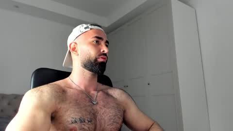 MichaelEvansx online show from April 6, 11:16 pm