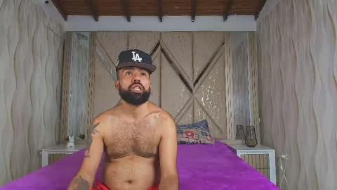 Snapshot of michaell_twink chatting on May 2, 3:11 am Michaell online show from May 2, 3:11 am