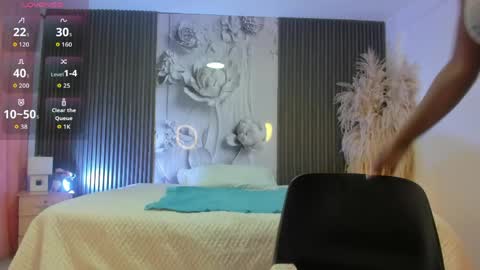 michellepreston_ online show from April 7, 12:05 pm