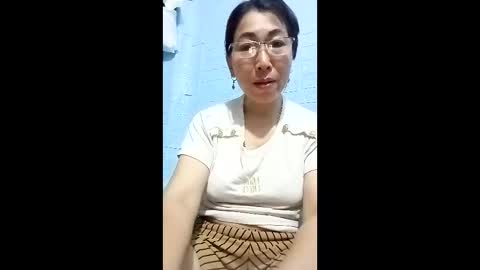 Snapshot of mickye00 chatting on April 16, 12:55 am Miky online show from April 16, 12:55 am