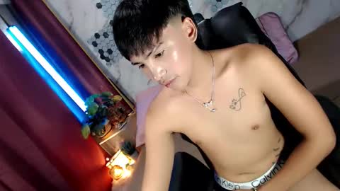 Snapshot of midnightkiller_ chatting on March 2, 7:15 am Kitty online show from March 2, 7:15 am