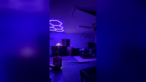 midnightsiren01 online show from August 3, 11:26 am