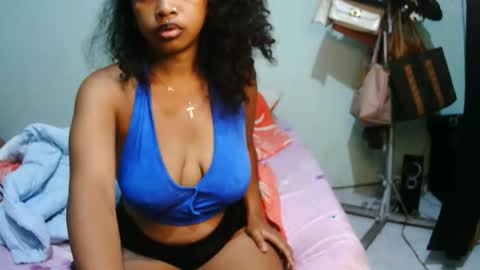 Snapshot of miel_07 chatting on February 13, 12:50 am miel_07 online show from February 13, 12:50 am