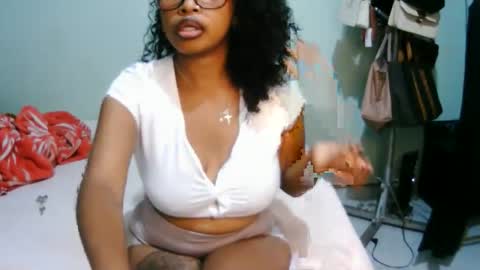 Snapshot of miel_07 chatting on February 26, 7:57 pm miel_07 online show from February 26, 7:57 pm