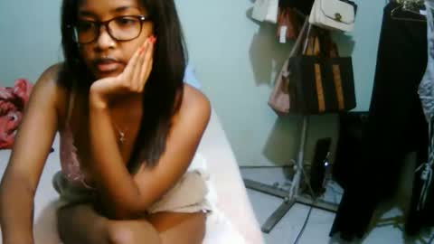 Snapshot of miel_07 chatting on March 2, 9:43 pm miel_07 online show from March 2, 9:43 pm