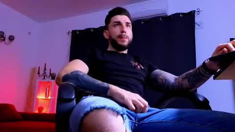 MightyAaron online show from February 1, 3:38 am