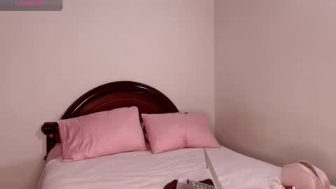 Snapshot of miia_monroy chatting on March 3, 10:04 pm miia_monroy online show from March 3, 10:04 pm