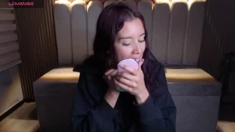 miiaa_evans1 online show from July 6, 8:00 pm