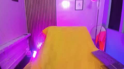 miilu  online show from March 19, 3:54 am