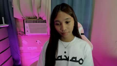 MIKA online show from March 8, 5:39 pm