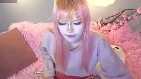 Snapshot of mika_vatashi chatting on February 11, 7:35 am Mika online show from February 11, 7:35 am