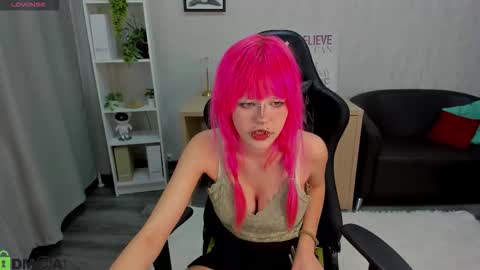 Snapshot of mika_vatashi chatting on March 3, 7:58 am Mika online show from March 3, 7:58 am