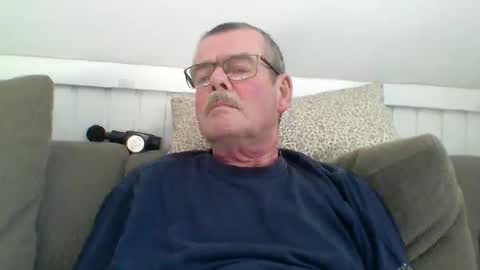 Snapshot of mikael42 chatting on April 6, 2:07 pm mikael42 online show from April 6, 2:07 pm