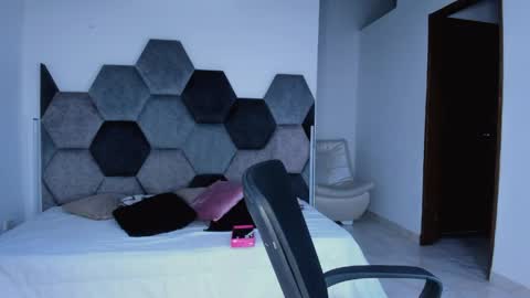 Mikaela blondie bigass online show from May 1, 6:56 pm