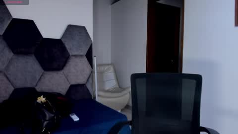 Mikaela blondie bigass online show from May 17, 5:31 pm