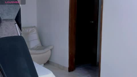 Mikaela blondie bigass online show from May 22, 8:47 pm