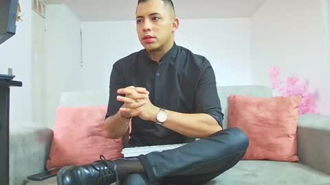 Snapshot of mike_fetish_ chatting on February 17, 12:23 pm Im Mike online show from February 17, 12:23 pm