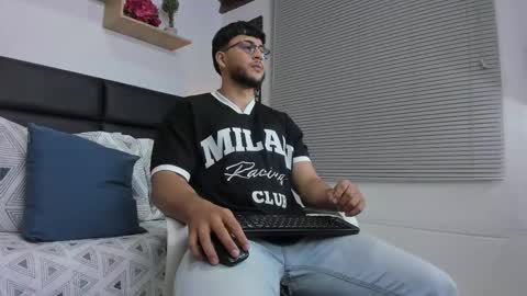  MIKE FOXXX online show from February 8, 1:25 pm