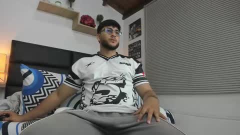  MIKE FOXXX online show from February 12, 1:28 pm