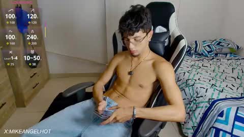 Mike Pineapple online show from June 3, 3:31 am