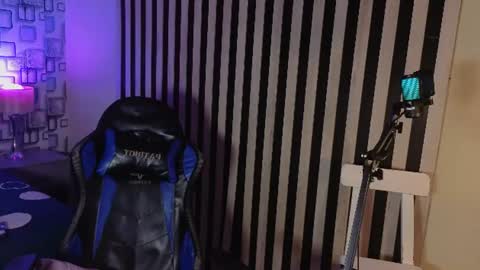 Snapshot of mikevoss_ chatting on July 2, 7:31 pm Mike online show from July 2, 7:31 pm