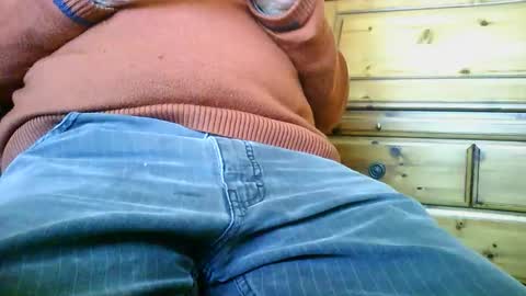 Snapshot of mikeybed chatting on March 18, 9:34 am mikeybed online show from March 18, 9:34 am